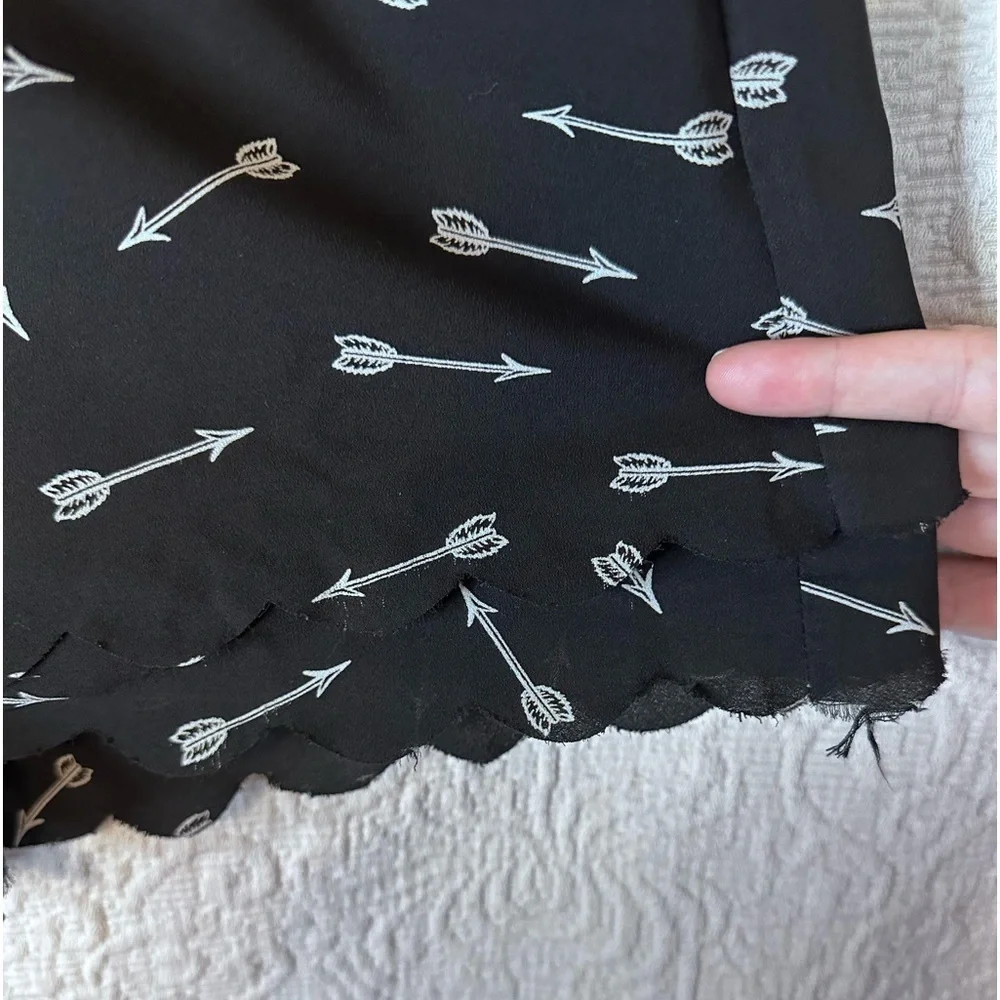 Anthropologie E by Eloise arrow print scalloped shorts size medium